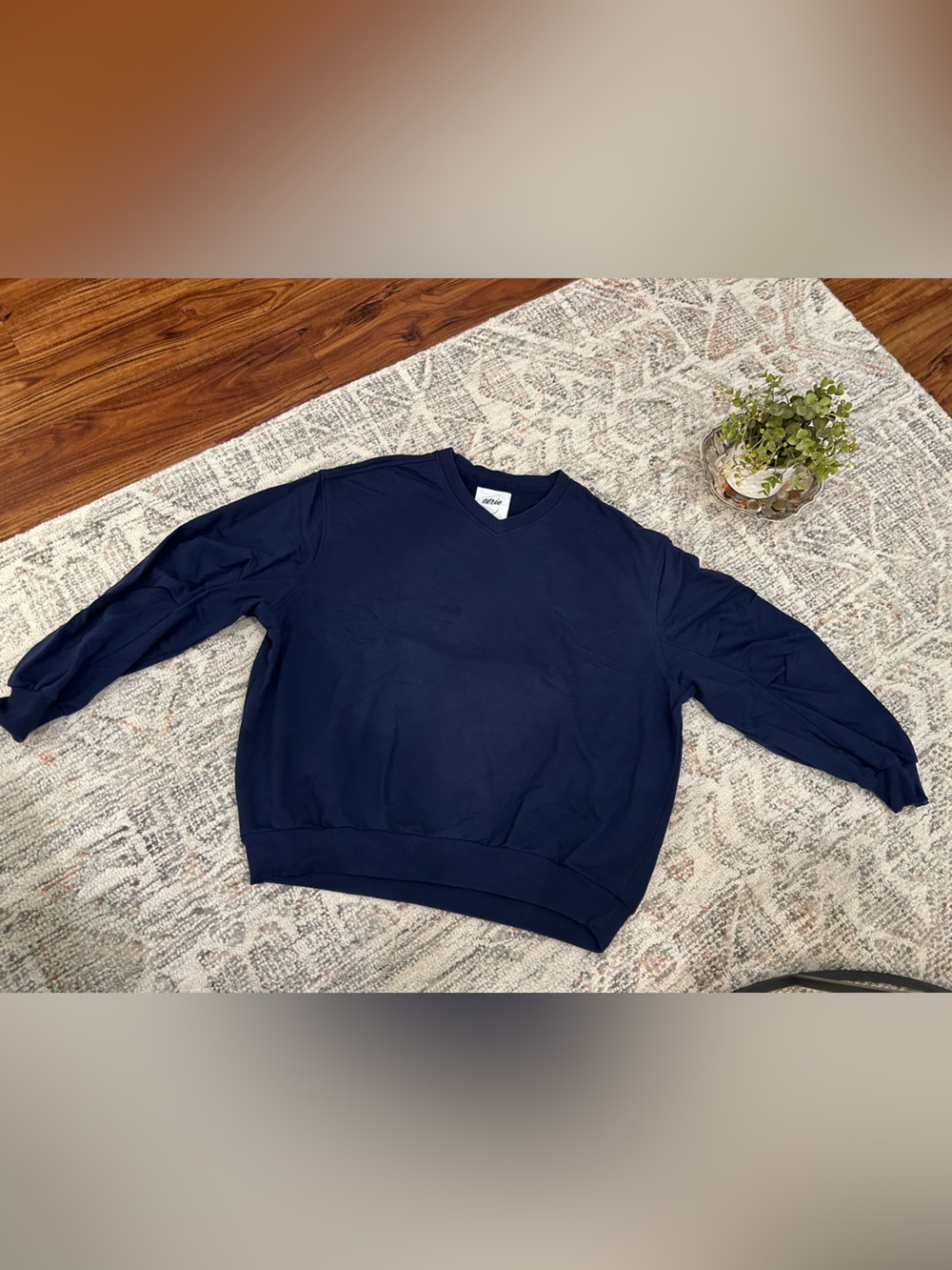 NWOT AERIE Classic Navy Women's Oversized V-neck Sweatshirt w rouched sleeve